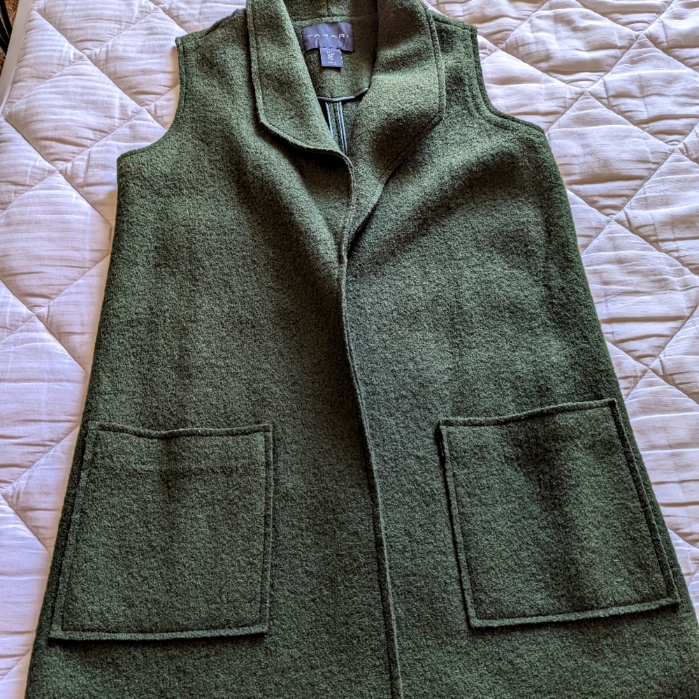 Tahari Green Sleeveless Blazer Vest